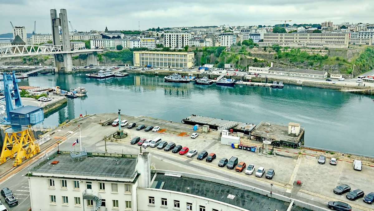 Brest - [Les ports militaires de métropole] Port de BREST - TOME 3 - Page 25 _cop7492