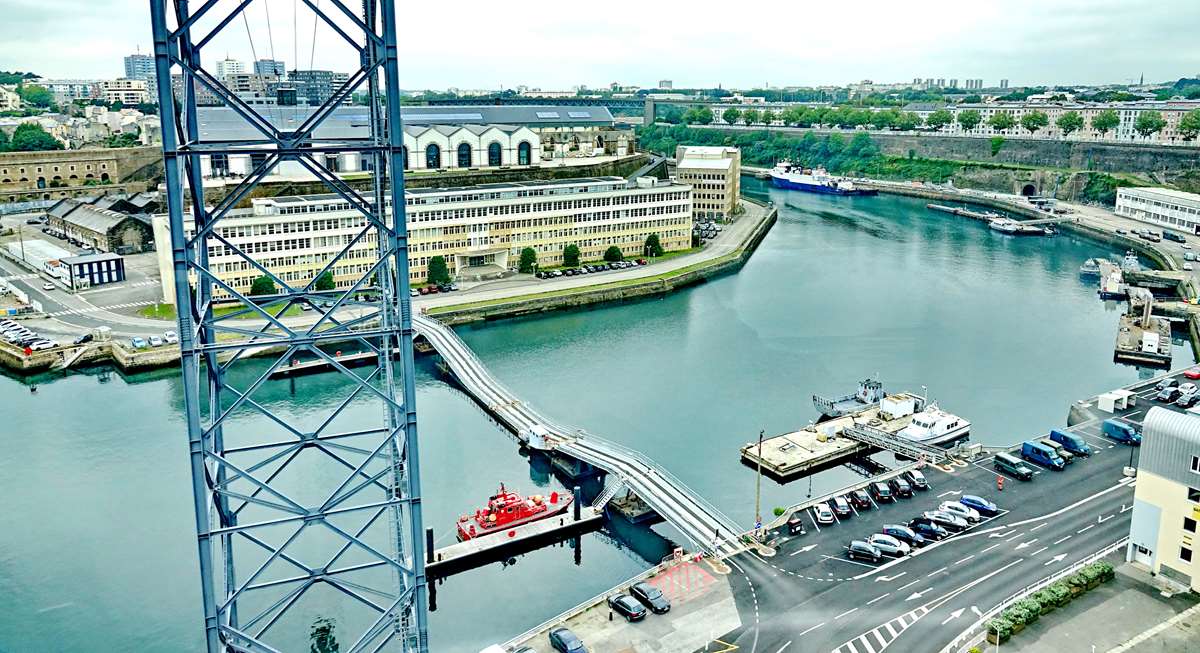 Brest - [Les ports militaires de métropole] Port de BREST - TOME 3 - Page 25 _cop7495