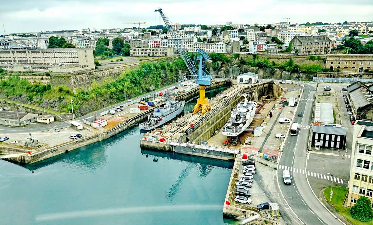 Brest - [Les ports militaires de métropole] Port de BREST - TOME 3 - Page 25 _cop7498