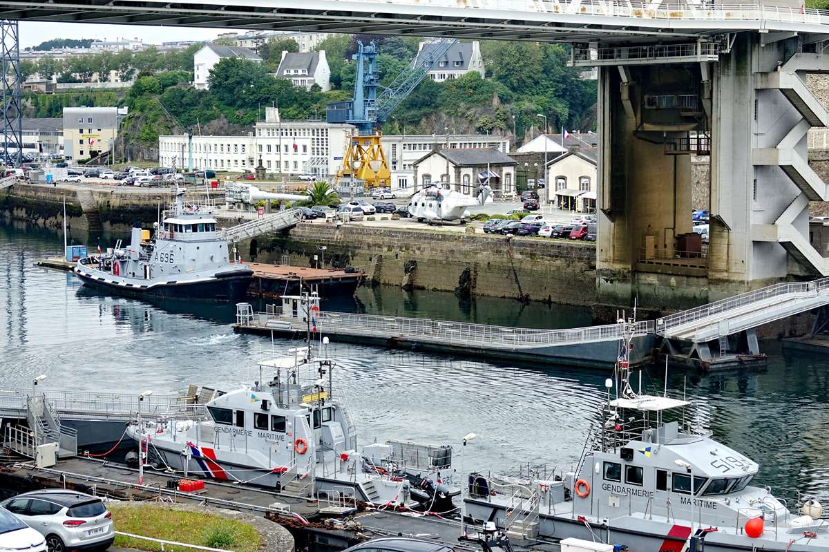 Brest - [Les ports militaires de métropole] Port de BREST - TOME 3 - Page 25 _cop7741