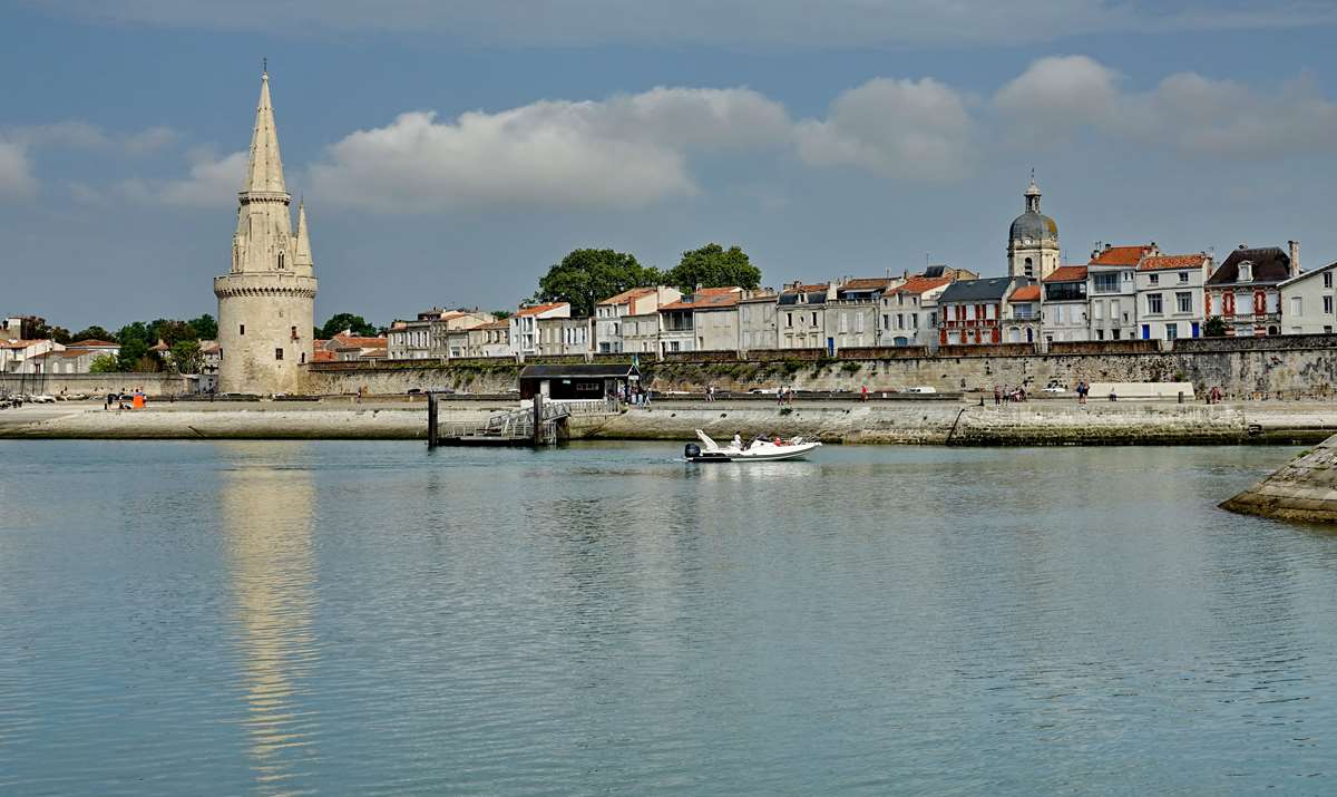 [Vie des Ports ] Port de La Rochelle  - Page 3 Dsc04404