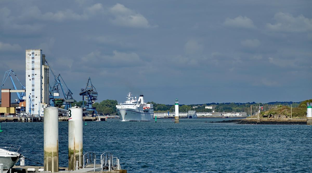 [Vie des ports] LE PORT DE LORIENT VOLUME 003 - Page 16 Dzopar17