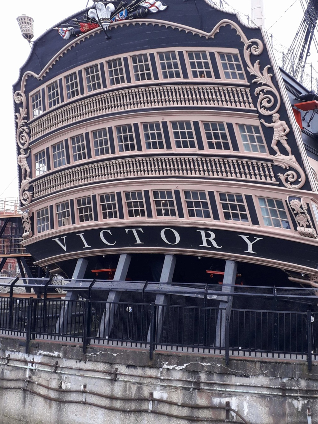 HMS Victory (Mantua 1/98°) de capdoc - Page 6 Receiv10