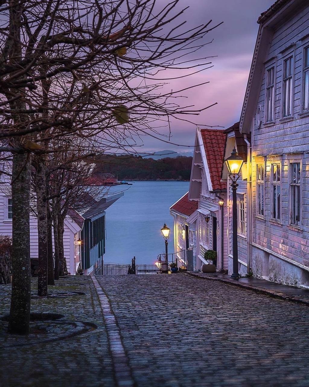 Атмосферные вечерние улочки Ставангера, Норвегия Phot2750
