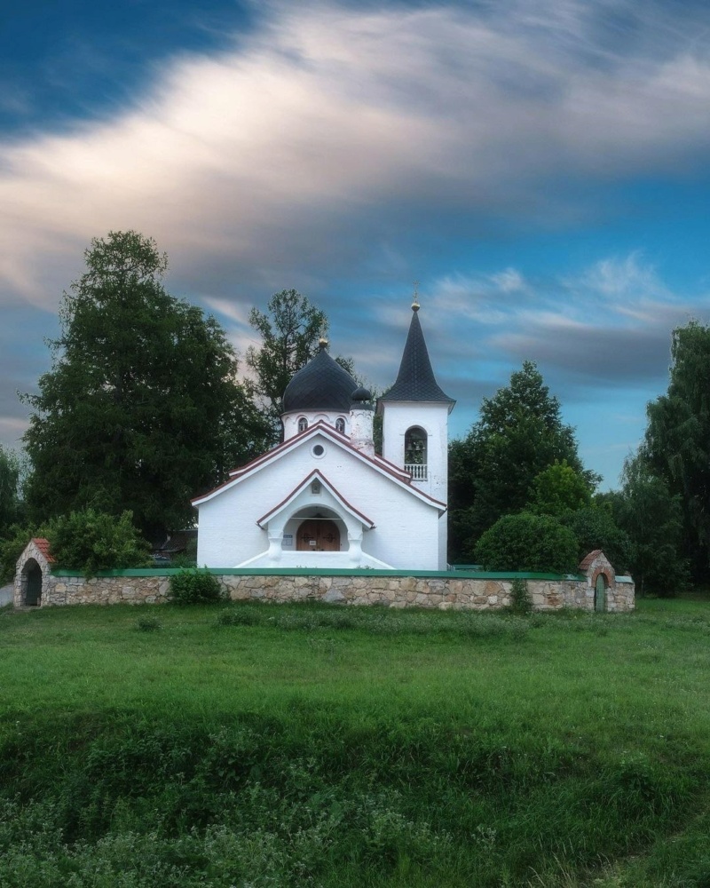 Троицкая Церковь в с. Бёхово, расположенная на берегу Оки в Тульской области.  Phot3677