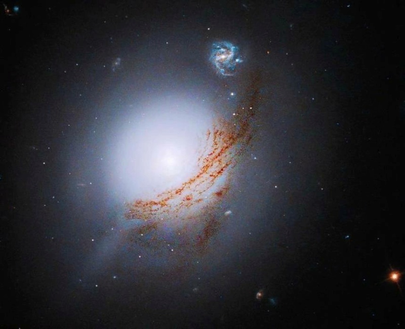 Линзовидная галактика NGC 5283 с активным галактическим ядром Phot5736
