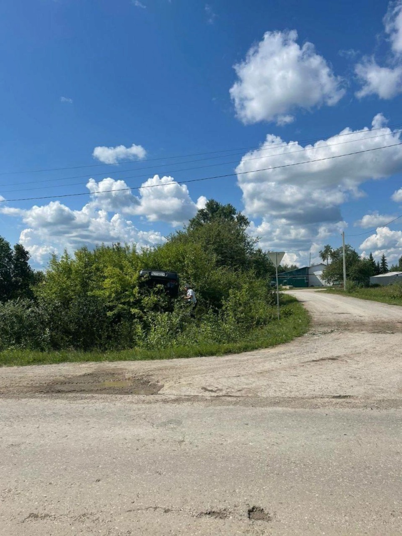 Пьяный автолихач вылетел с дороги и устроил ДТП в Богдановичском районе.  Phot6361