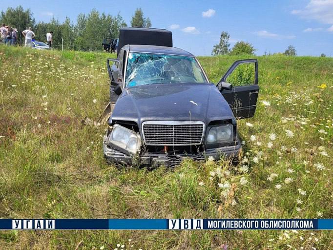 Mercedes под Костюковичами не уступил дорогу Skoda – пострадал подросток. Phot6454