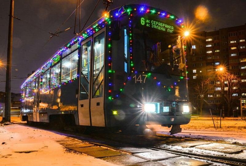 В преддверии Нового года общественный транспорт украсит праздничная иллюминация.  Phot7420