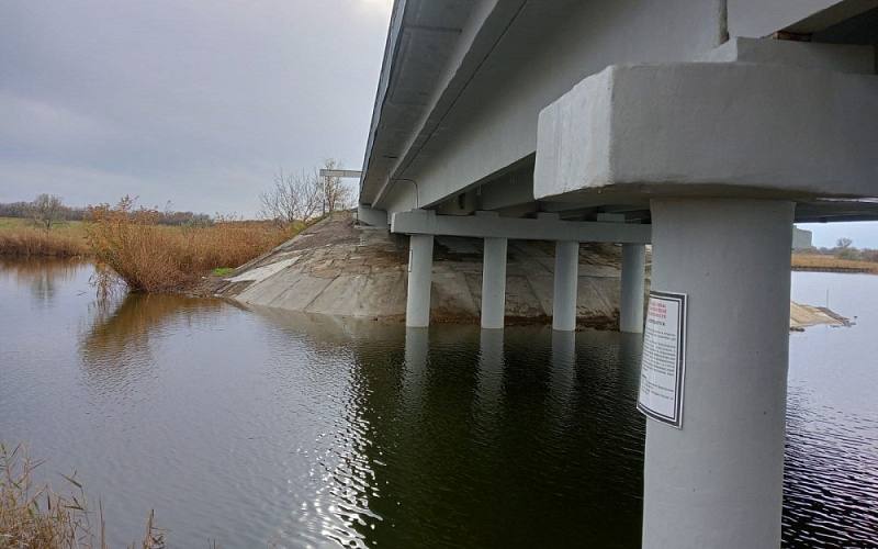 В Сальском районе отремонтировали мост через реку Средний Егорлык. Phot7463