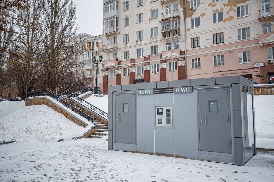 В Екатеринбурге начали устанавливать общественные туалеты в центре Phot7518