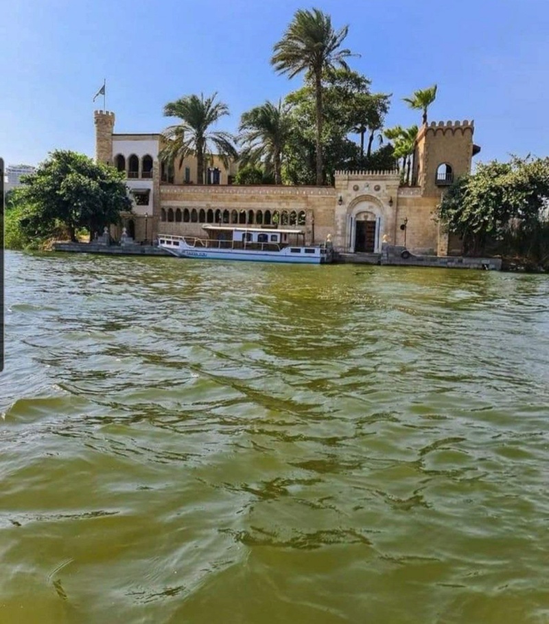 Золотой Дворец, расположенный на Острове Золота (Джазират аз-захаб) к югу от провинции Эль-Гиза в Египте Phot7626