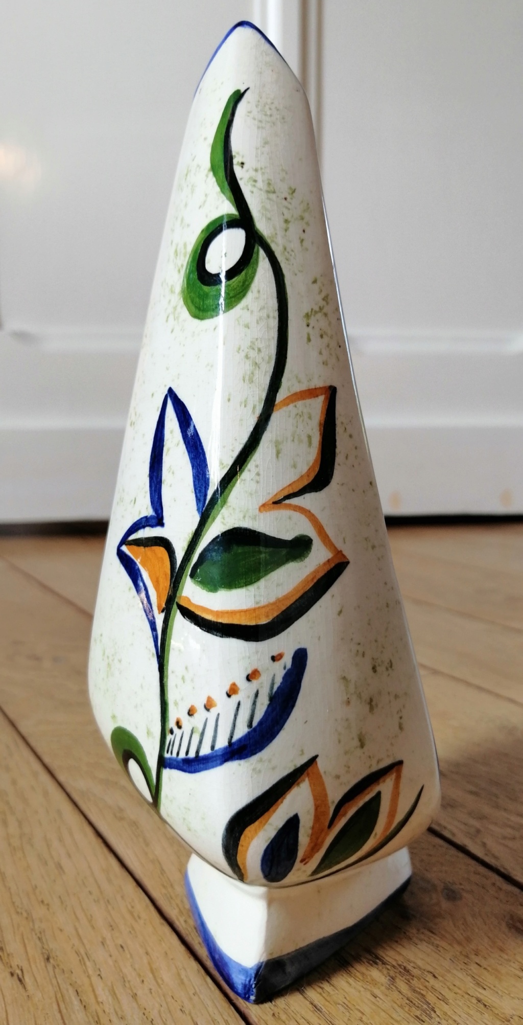 Can somebody help me to identify this vase? Img_2015