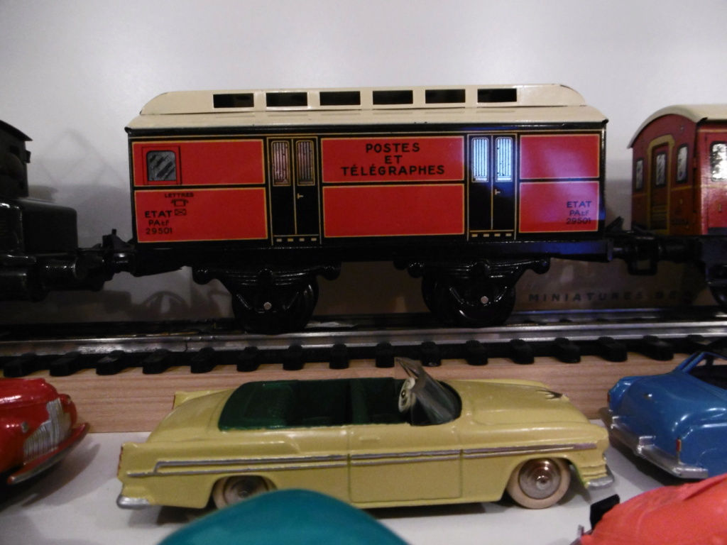 Deux trains Hornby - rouge/marron et noir Postal10