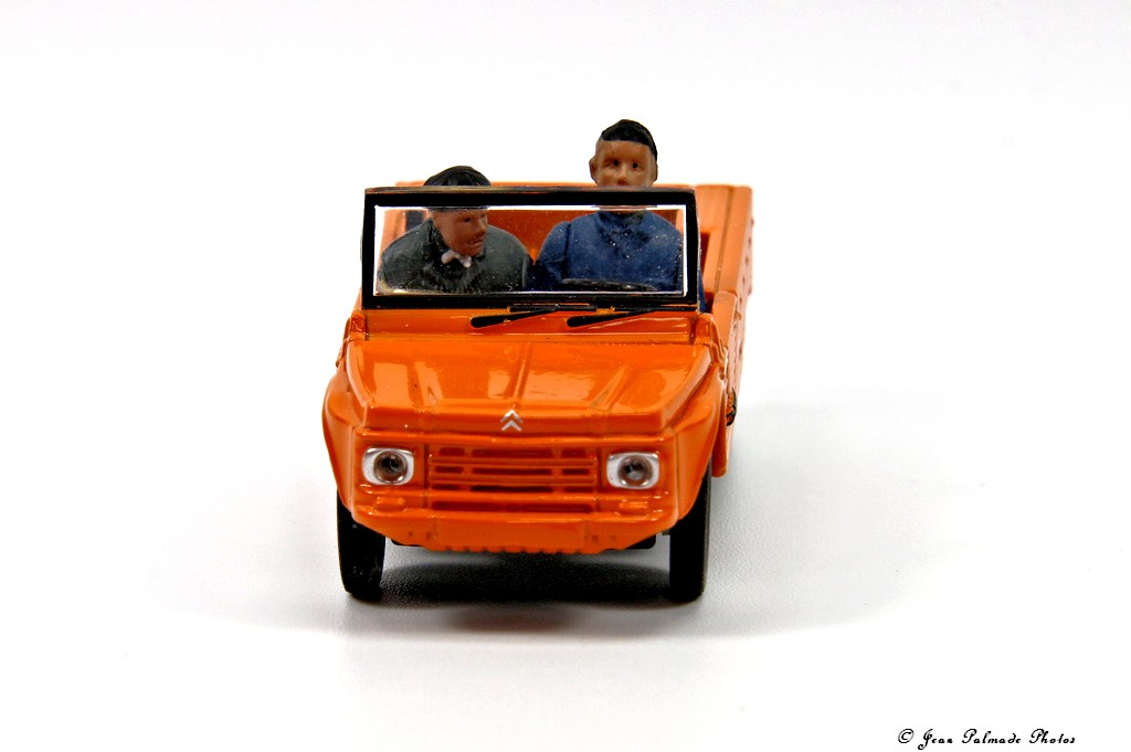 Citroën Méhari 1968-87 by Norev (Orange - échelle 1:54) Img_3030