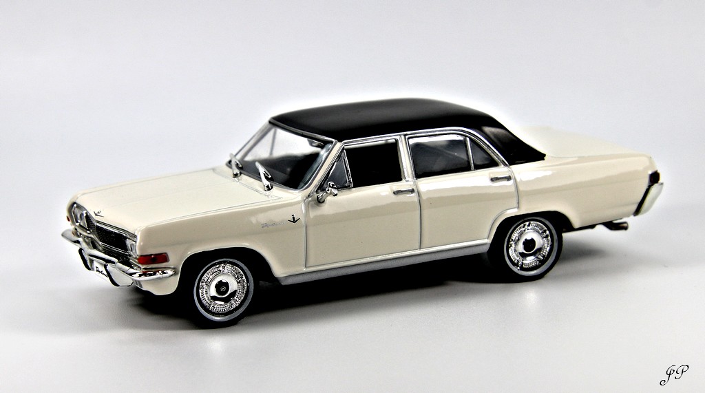 Opel Diplomat 1964 by Eaglemoss/Ixo (Collection Opel - White & Black - échelle 1:43) Img_3475