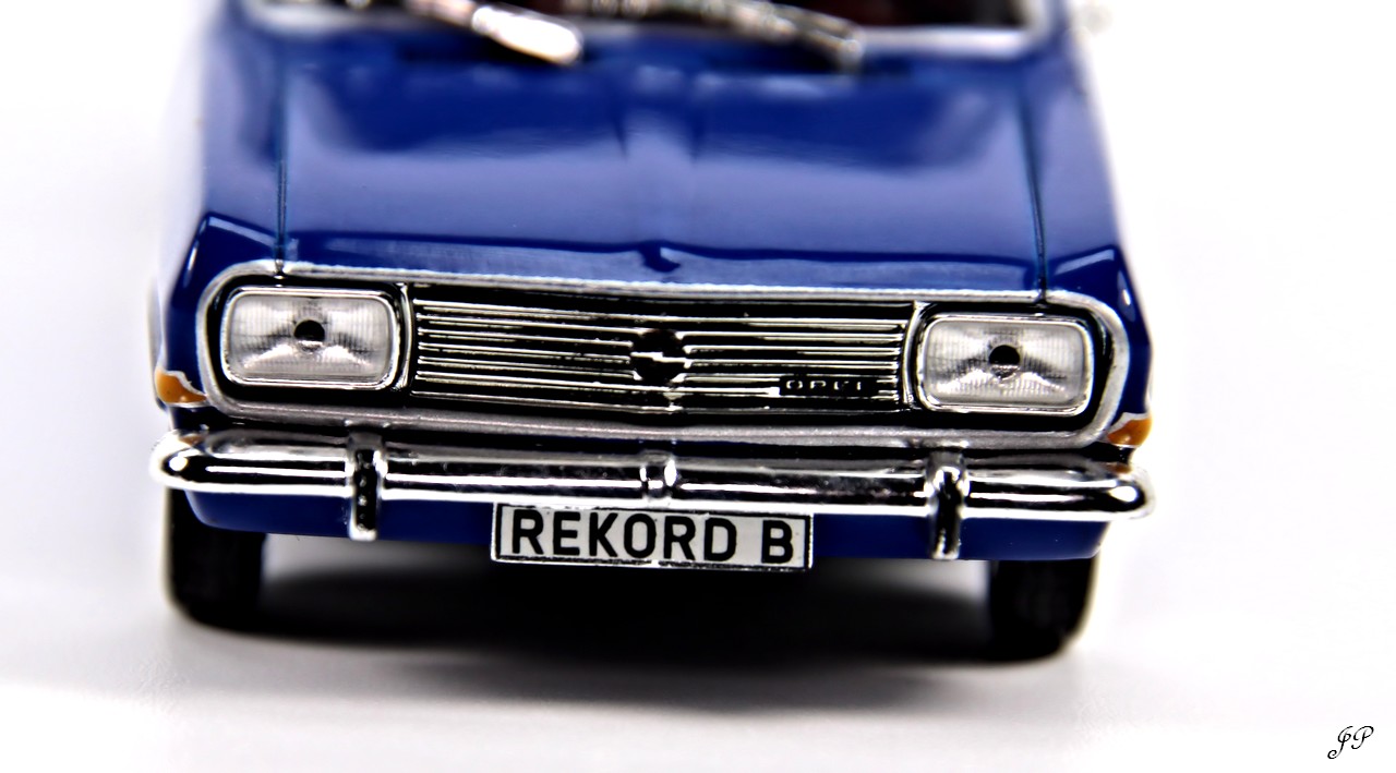 Opel Rekord B 1965-66 Coupe by Eaglemoss/Ixo (Collection Opel - Blue - échelle 1:43) Img_3561