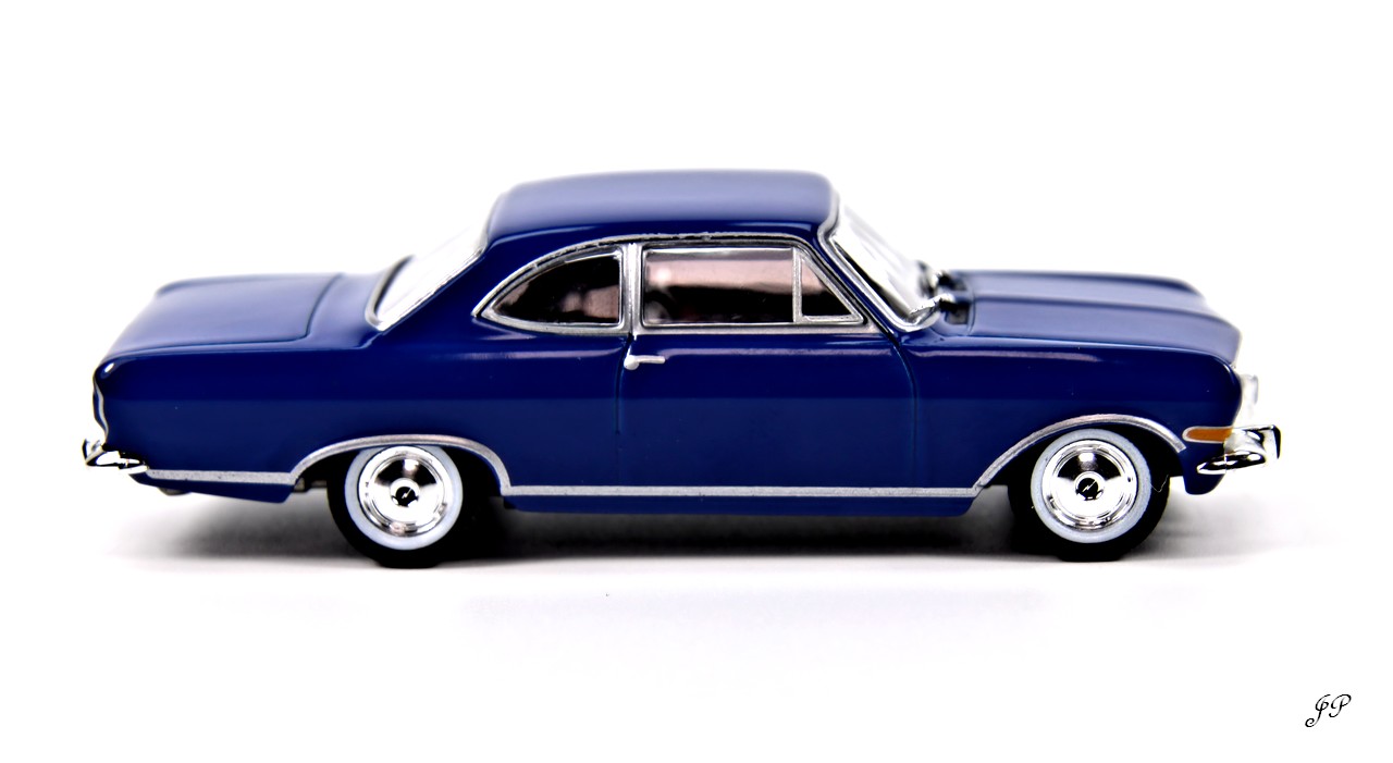 Opel Rekord B 1965-66 Coupe by Eaglemoss/Ixo (Collection Opel - Blue - échelle 1:43) Img_3564