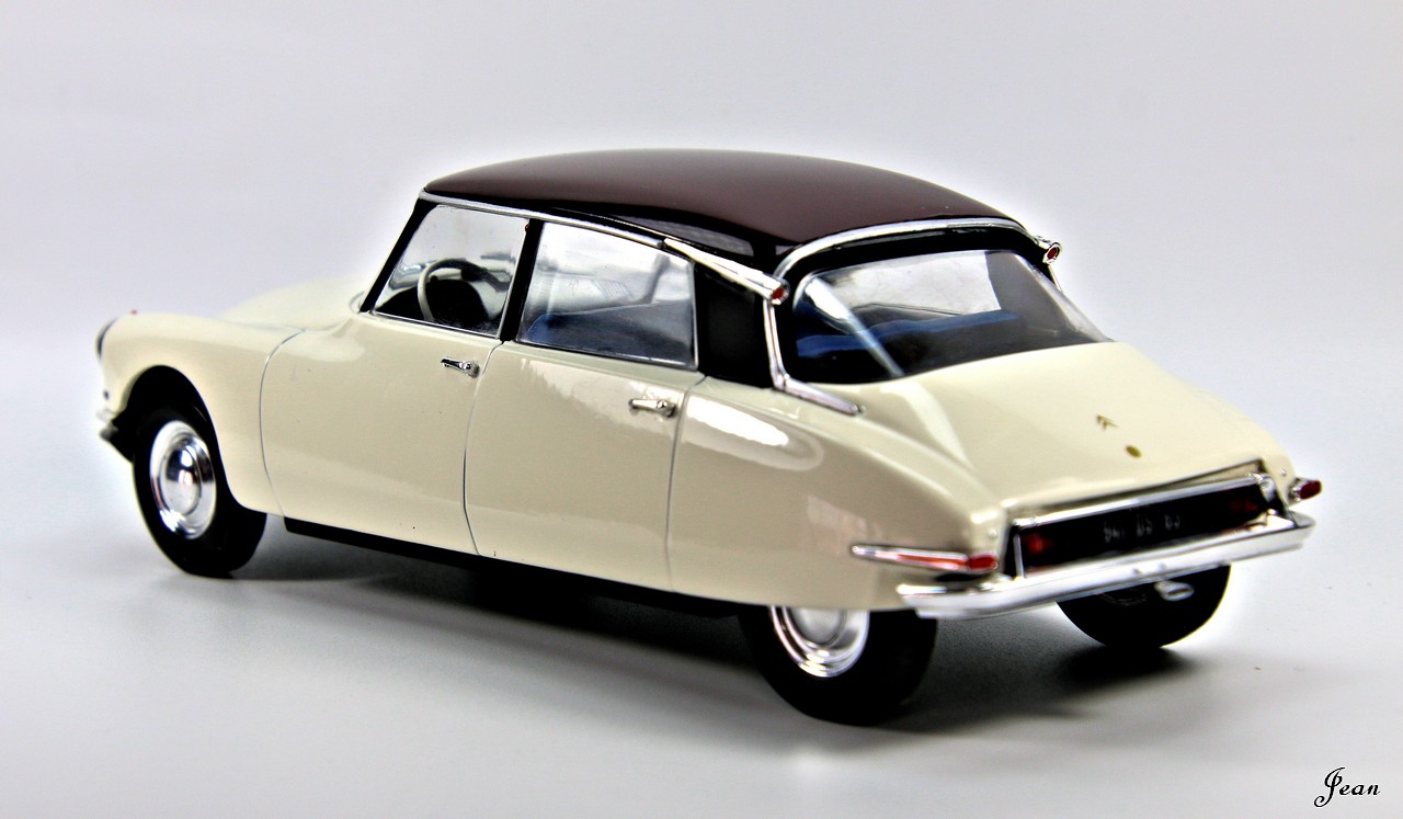 Citroën DS 1955 DS 19 by Ixo (série presse sud américaine "de Salvat" - Cream & Black - échelle 1:24) Img_3730