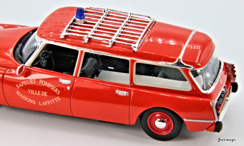 Citroën DS 1975 DS 23 "Ambulance - Sapeurs Pompiers" by Universal Hobbies (Red - échelle 1:43) Img_4982