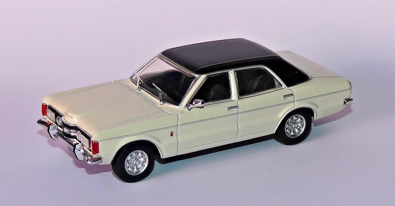 Ford Taunus GXL (1974) Echelle : 1/43 SALVAT Autos Inolvidables. P1010387