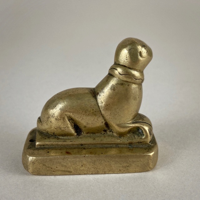 Petite statuette d'un curieux animal en métal (bronze - laiton) ?  Img_1214