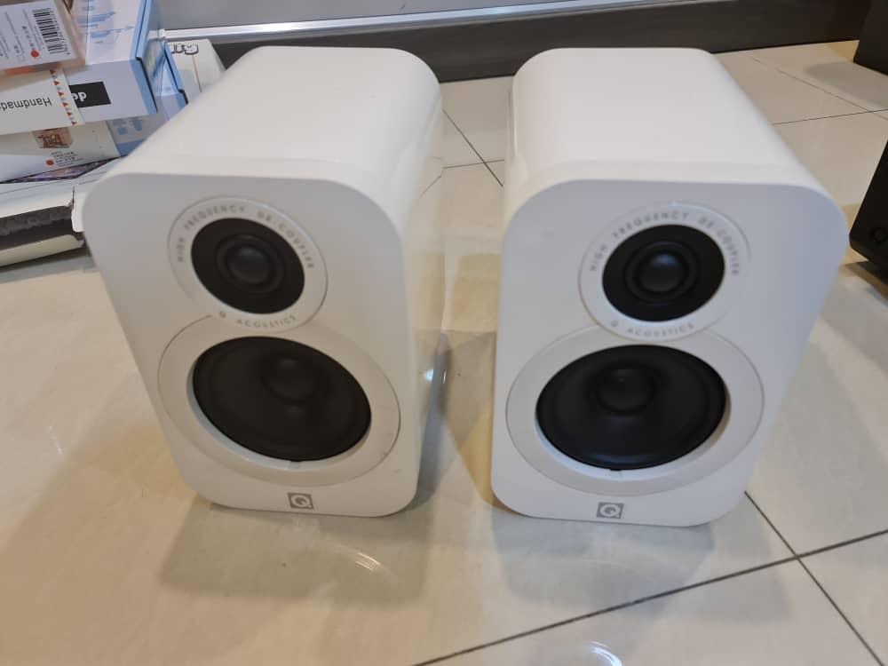 SOLD Q acoustic 3010i bookshelf speaker white (USED) Whatsa18