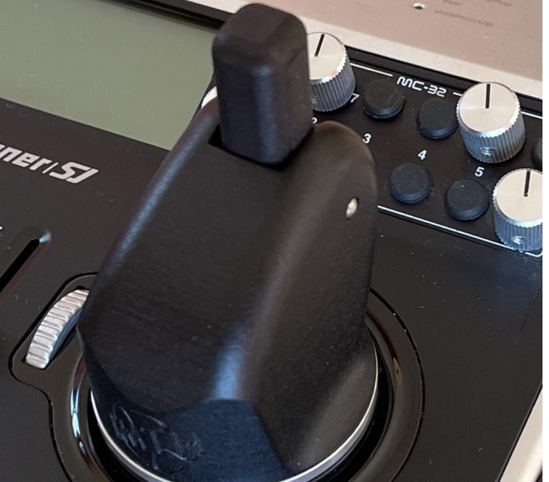 Nouvelle manette pour nos Tug  Manett11