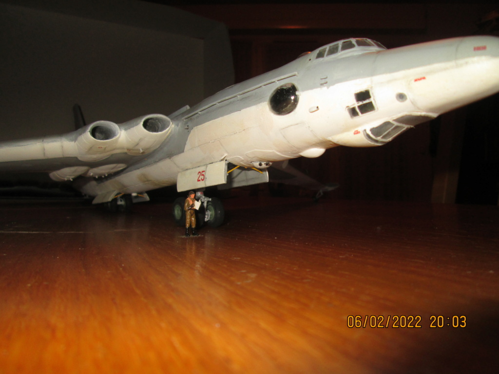 * 1/72 Myasischev Bison AMODEL - Page 3 Img_7434