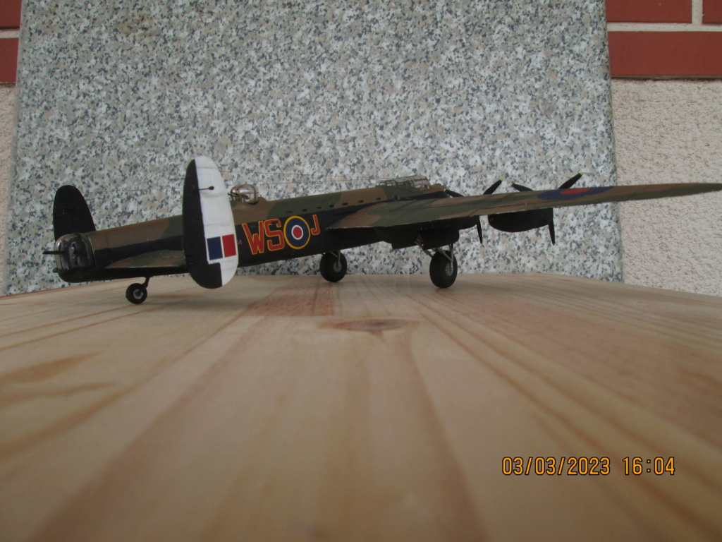 *1/72     Avro Lancaster       Revell  - Page 2 Img_8251