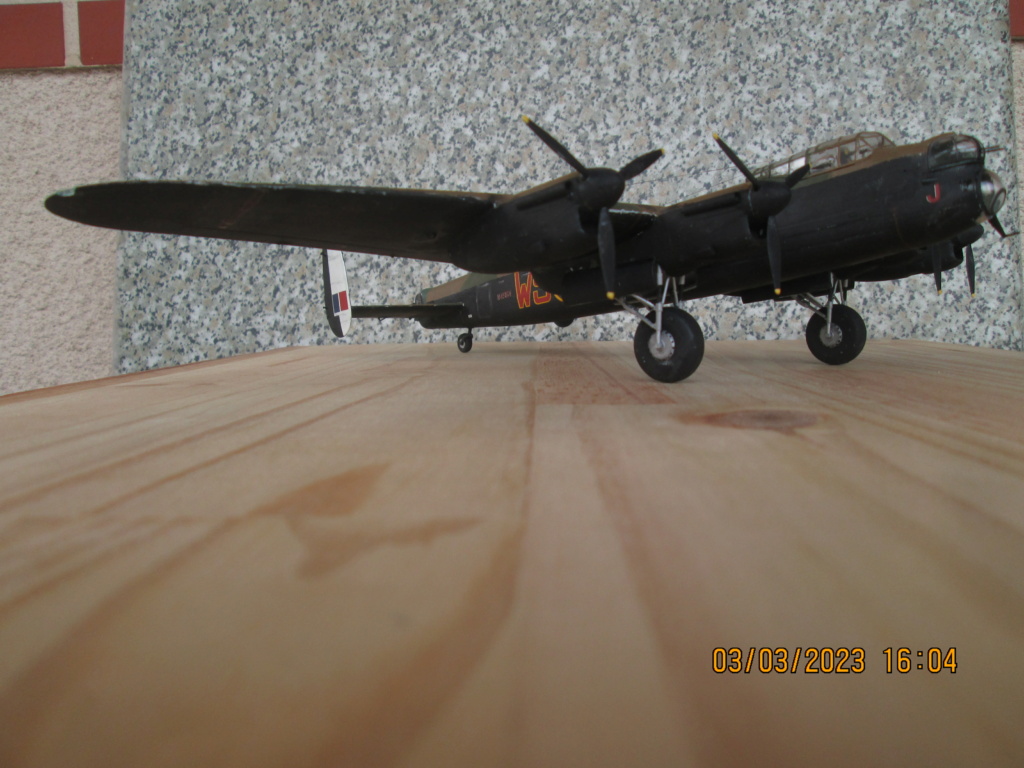 *1/72     Avro Lancaster       Revell  - Page 2 Img_8252