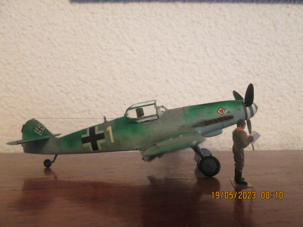 * 1/72 Messerschmitt Bf 109K4  Heller Img_8337