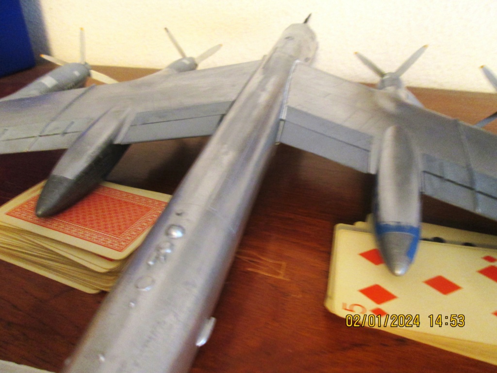 *1/72   Tupolev 95 Bear    Trumpeter - Page 4 Img_8738