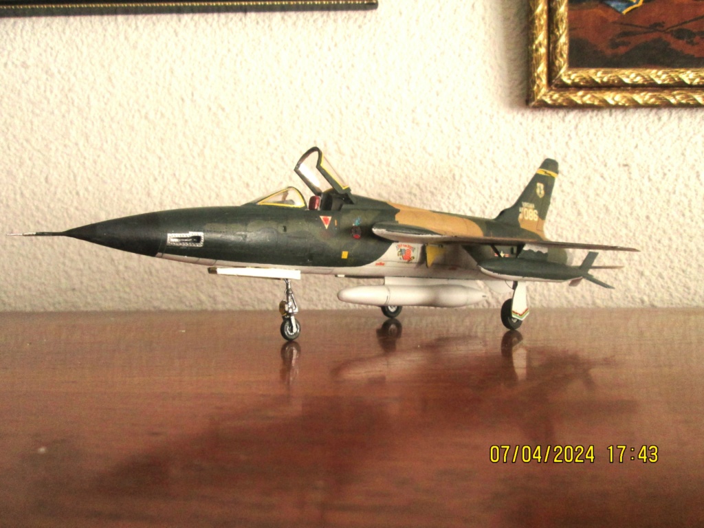 1/72     Republic F-105 D Thunderchief      Hasegawa Img_9023