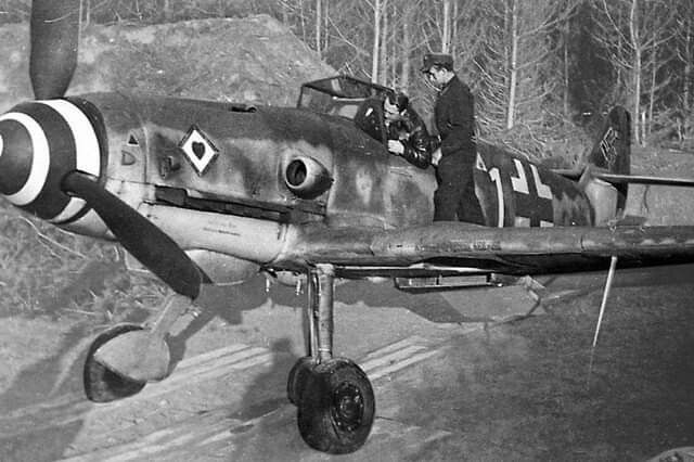 * 1/72 Messerschmitt Bf 109K4  Heller Me_10910