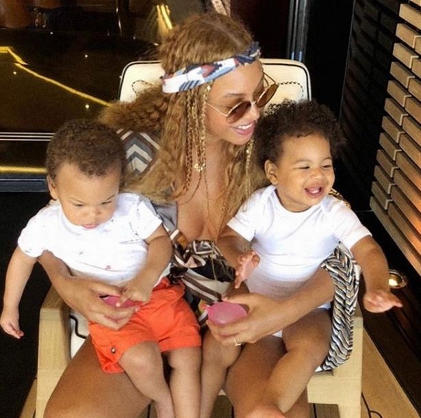 Beyonce shares pics of twins 3_beyo10