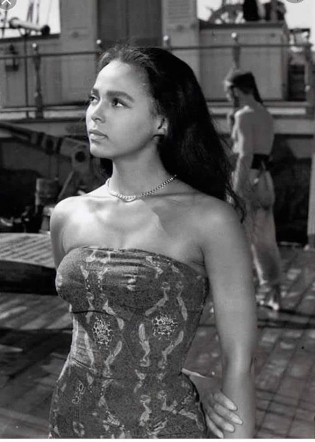40 Facts About The Famous Hollywood Life of Dorothy Dandridge Downl367