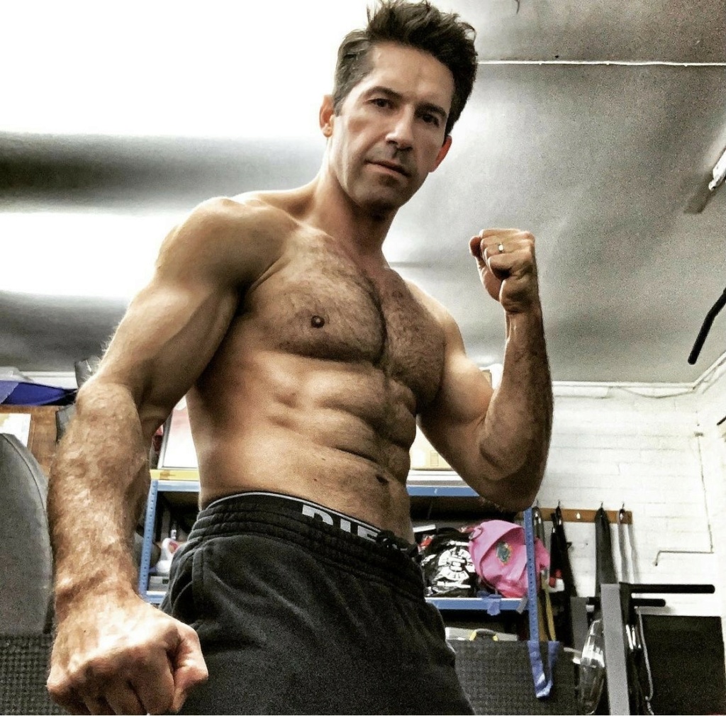 ¿Cuánto mide Scott Adkins? Scott-10