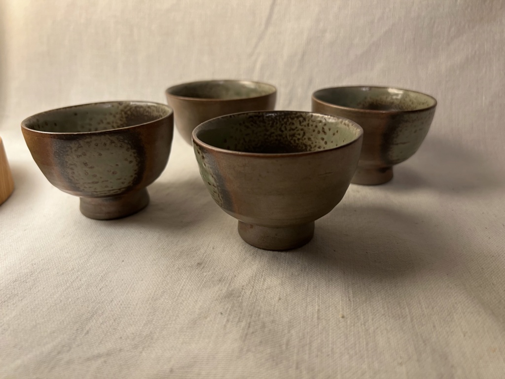Small brown Bizen ware style tea cups with Kanji stamp  17c2c410