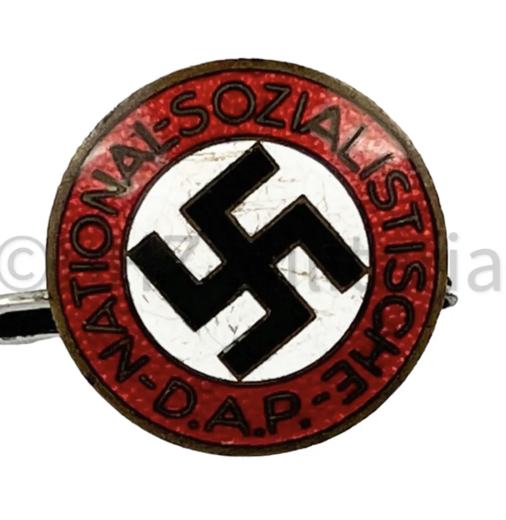 Renseignements à propos d’un insigne émaillée du NSDAP 28b75110