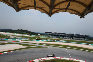 Grand Prix de Malaisie résultat, essais, course.  ( 1 Vettel   2 Webber   3 Hamilton)  13992_10