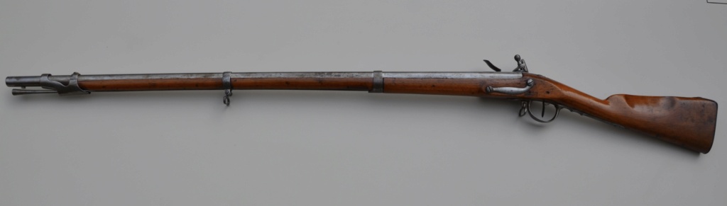 Fusil d'officier modèle 1777 fabriqué à Maubeuge en 1778 A2bb7e10