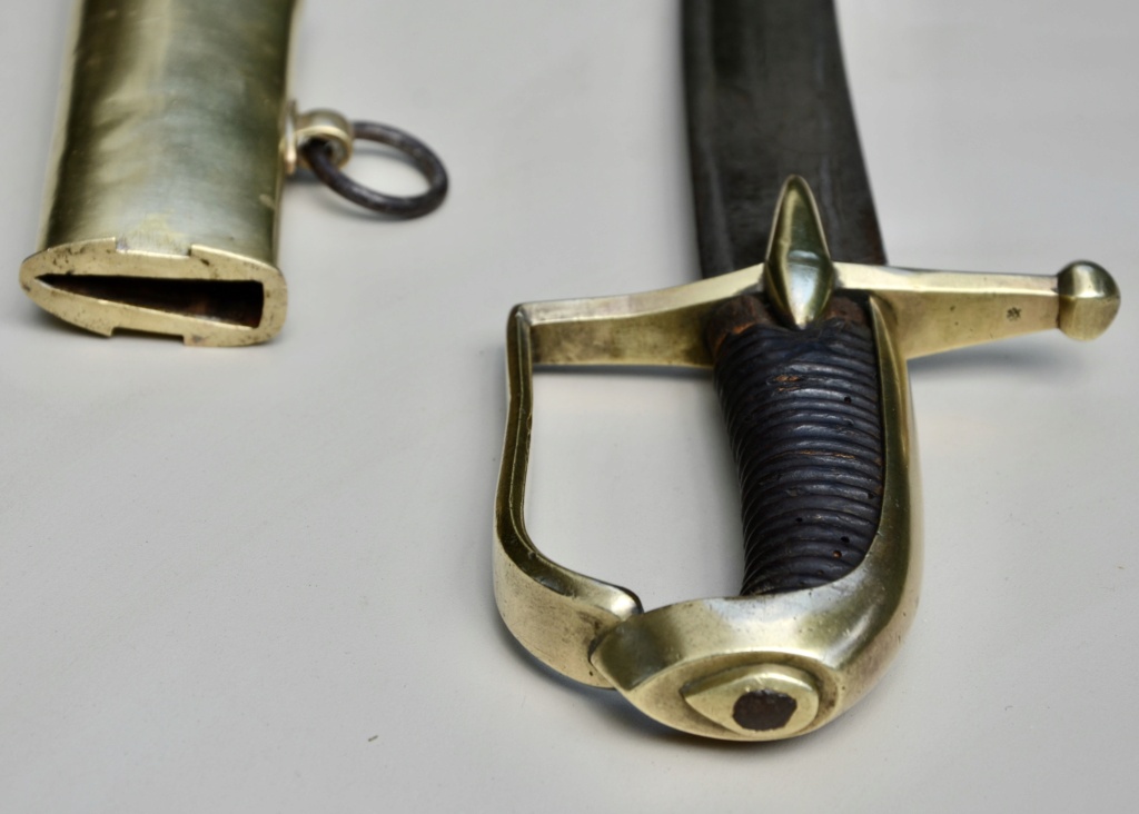 Examiner la rivure de soie d'une arme blanche ancienne : un réflexe de base Dsc_0810