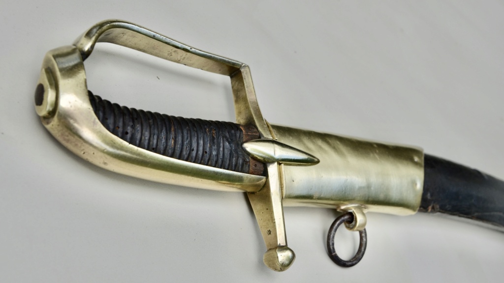 Examiner la rivure de soie d'une arme blanche ancienne : un réflexe de base Dsc_0811