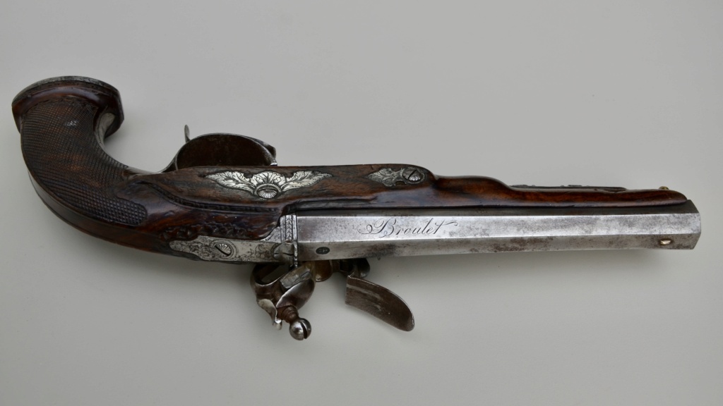 Un pistolet d’officier premier empire Broulet à Paris Dsc_1510