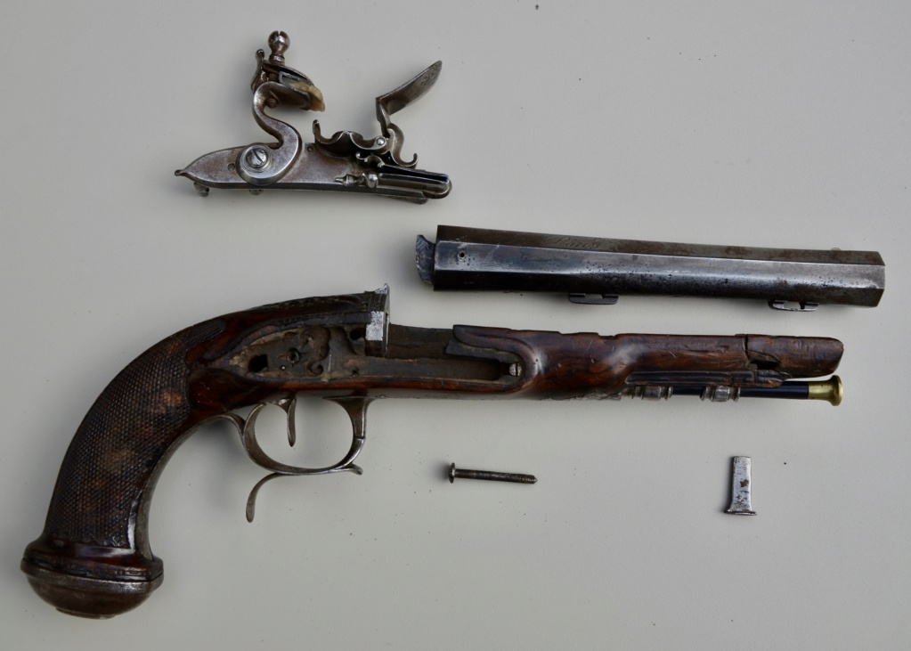 Un pistolet d’officier premier empire Broulet à Paris Dsc_1518