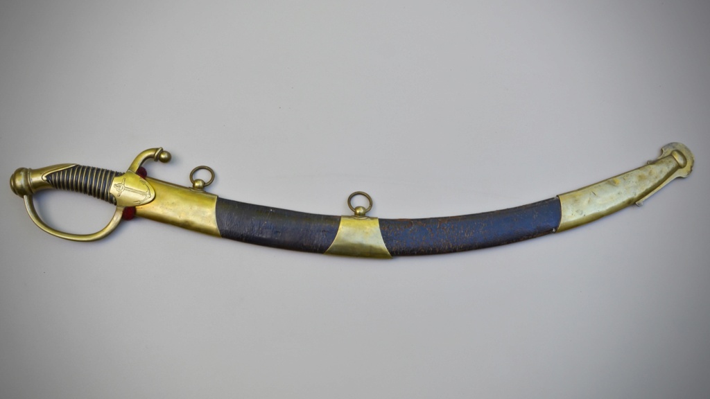 L'étrange sabre des Matelots de la Garde au Musée naval de Madrid Dsc_5513