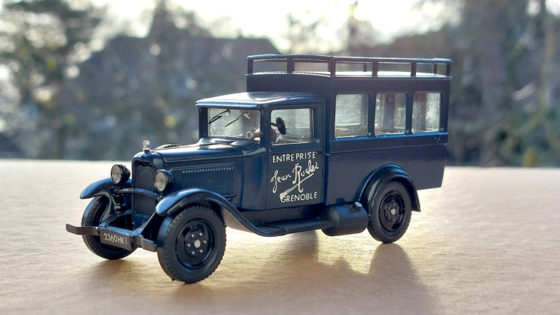 Citroën, fourgons et voitures de livraison C4 et leurs reproductions en miniature - Page 7 Jroche12