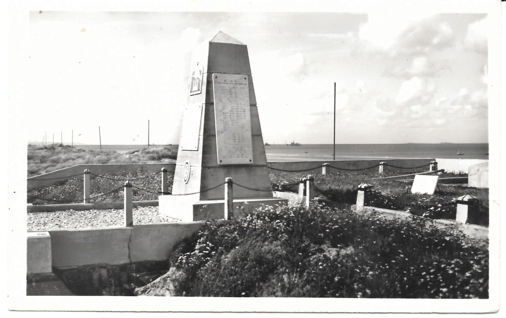 CARTE POSTALE MONTRANT LE MONUMENT US D'UTAH BEACH EN 1951 19051910