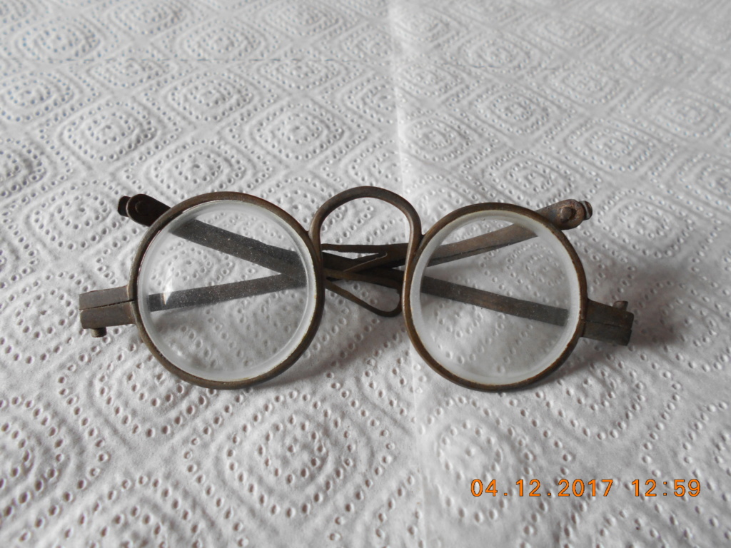 Une paire de lunettes de 1750. Lunett17